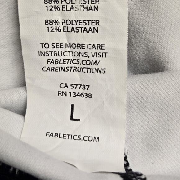 Fabletics Caspia Define PowerHold Mid-Rise Capri Size Large Static Camo - Picture 3 of 8